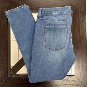 GAP Light Wash Straight Leg Jeans Size 31 Mid-Rise Denim